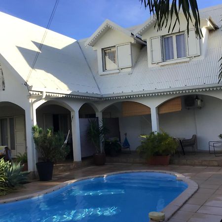 Studio Cosy Avec Piscine Dans Une Villa Saint-Denis Exteriör bild