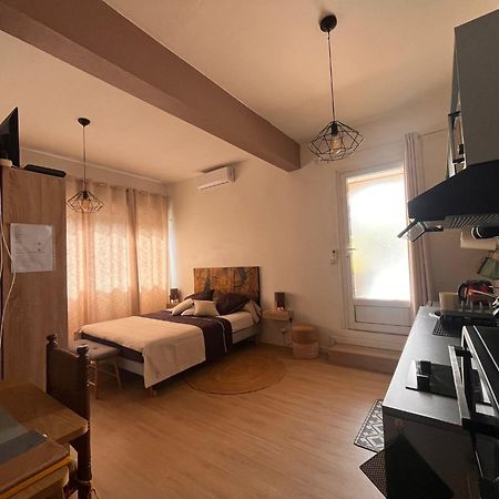 Studio Cosy Avec Piscine Dans Une Villa Saint-Denis Exteriör bild
