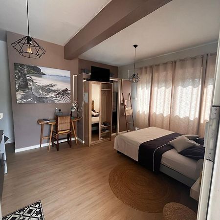 Studio Cosy Avec Piscine Dans Une Villa Saint-Denis Exteriör bild