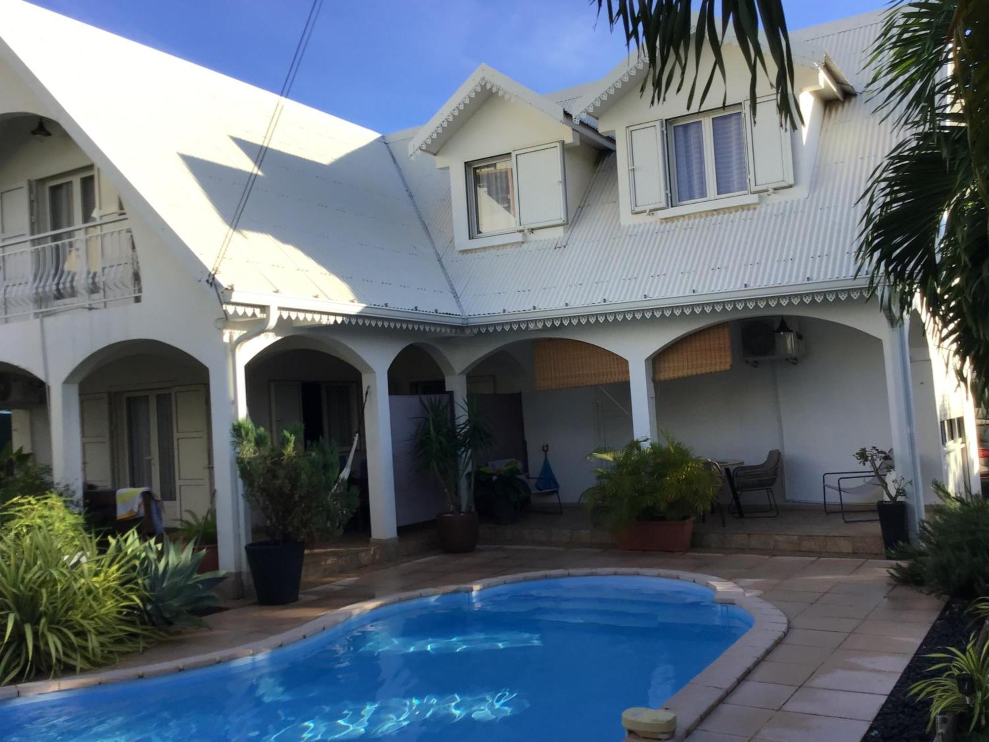 Studio Cosy Avec Piscine Dans Une Villa Saint-Denis Exteriör bild