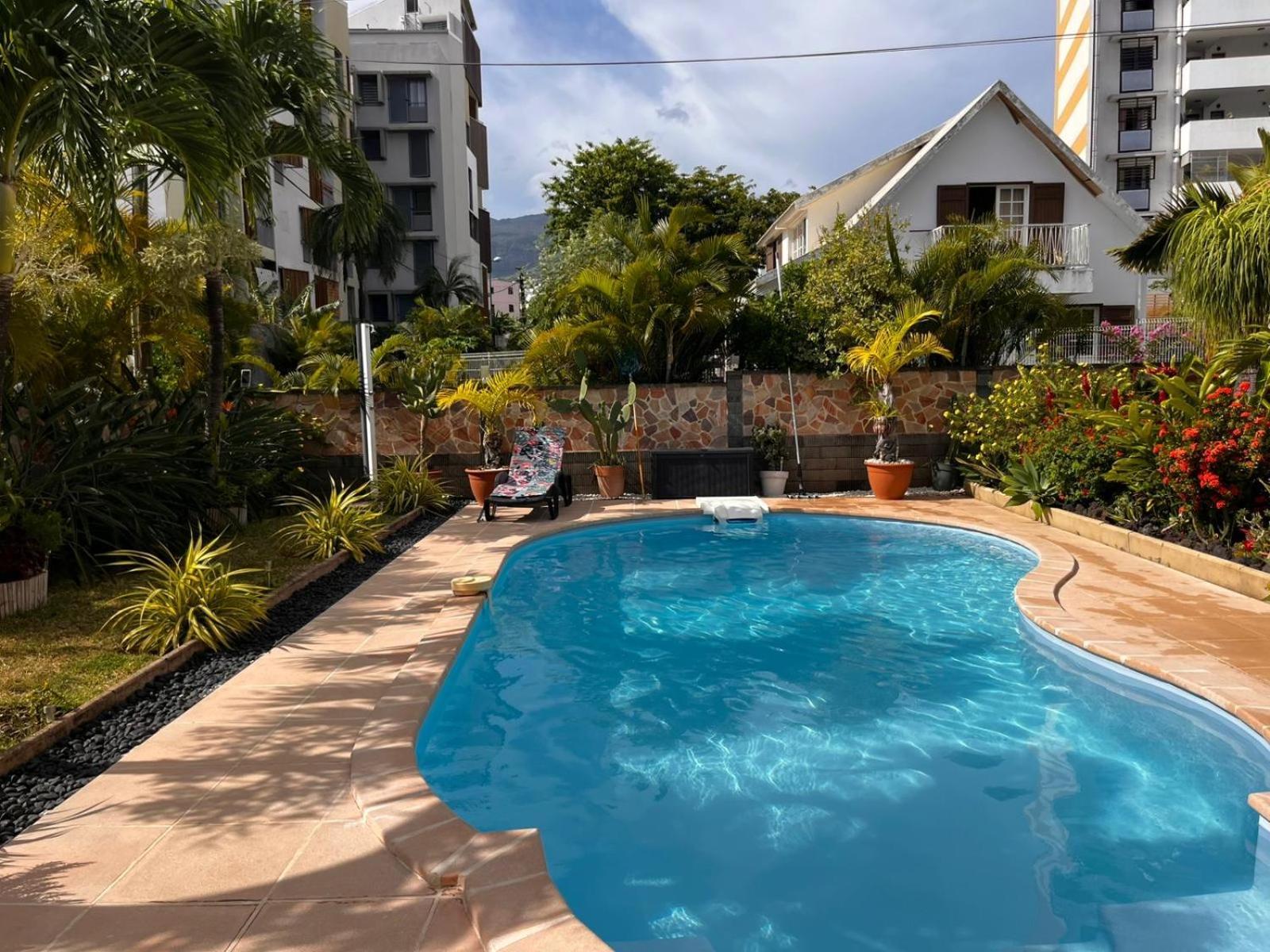 Studio Cosy Avec Piscine Dans Une Villa Saint-Denis Exteriör bild
