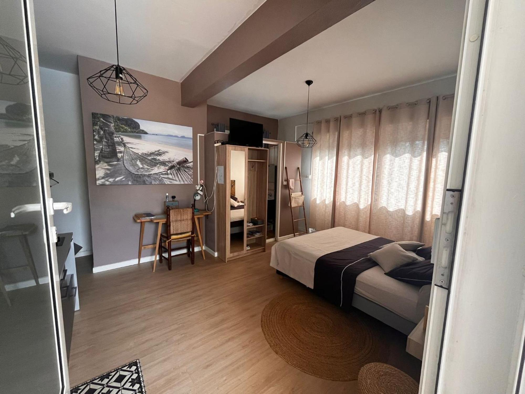 Studio Cosy Avec Piscine Dans Une Villa Saint-Denis Exteriör bild